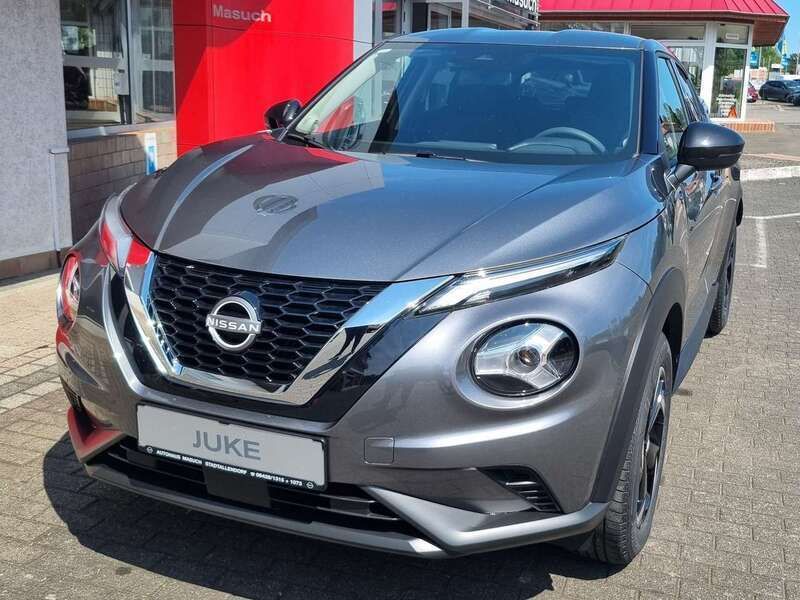 Gun metallic (m) Gebraucht 2023 Nissan Juke N-Connecta SUV | 19.900 € (Fairer Preis) - Bild 1/4