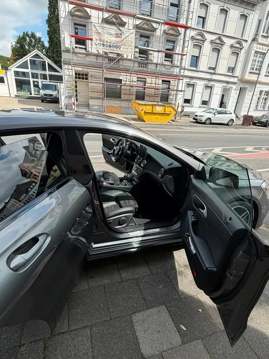 Gebraucht Mercedes CLA250 211 PS (155 kW) 2018 Grau Coupé