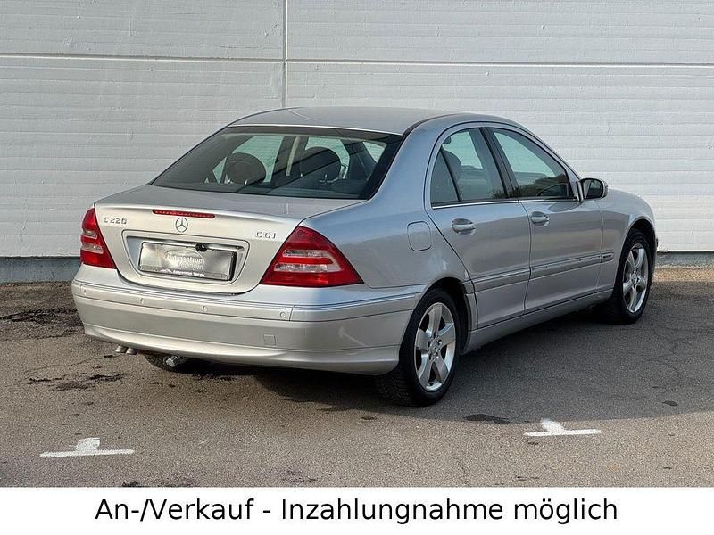 Gebraucht Mercedes C220 150 PS (110 kW) 2005 Brillantsilber Limousine