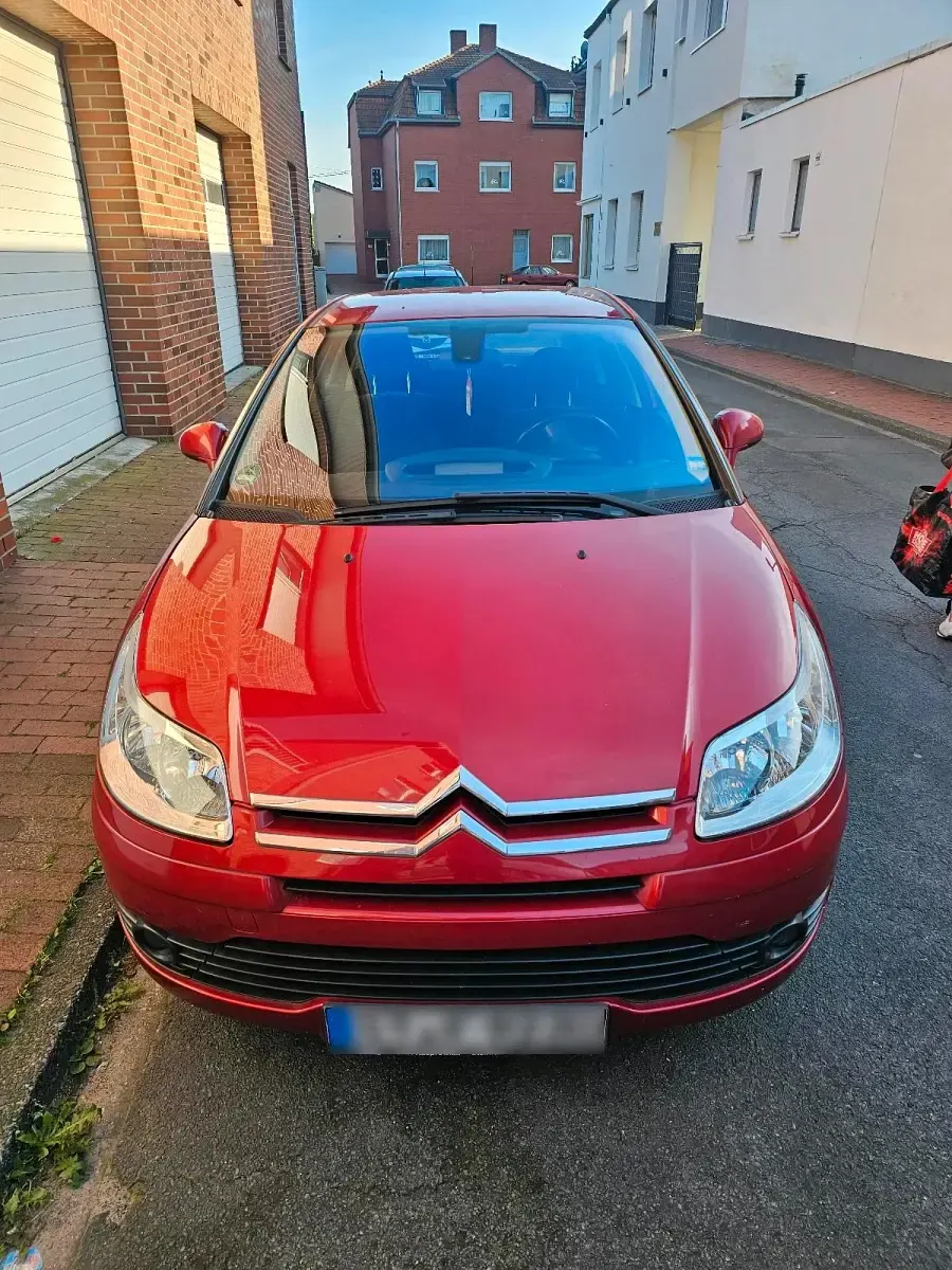 Gebraucht Citroën C4 106 PS (77 kW) 2007 Rot Kleinwagen