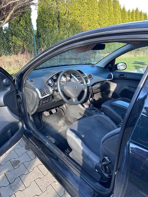 Gebraucht Peugeot 206 60 PS (44 kW) 2011 Schwarz Limousine