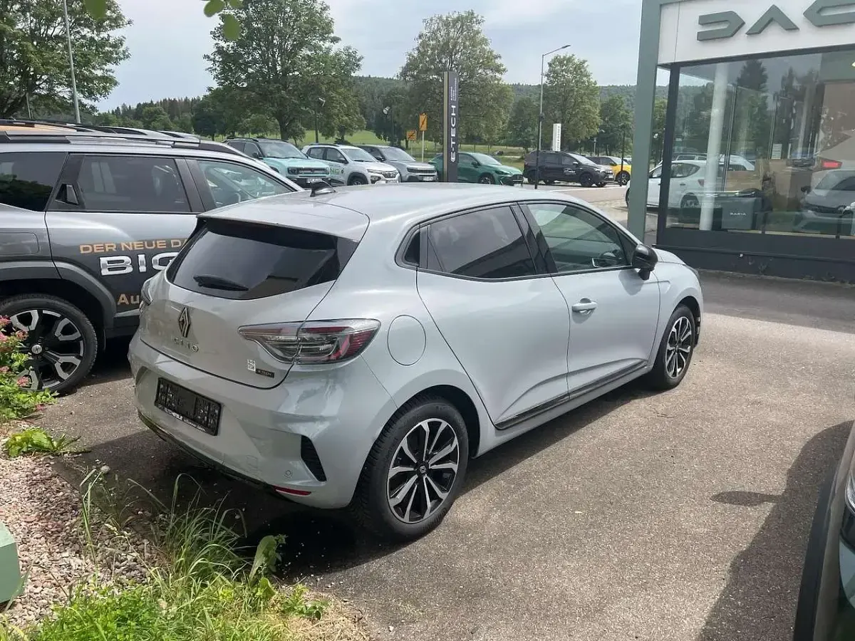 Gebraucht Renault Clio V Techno 144 PS (105 kW) 2025 Rafalegrau Limousine