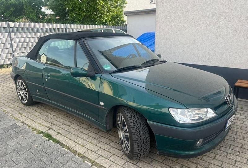 Grün Gebraucht 2001 Peugeot 306 Cabriolet Cabrio | 2.333 € (Fairer Preis) - Bild 1/4