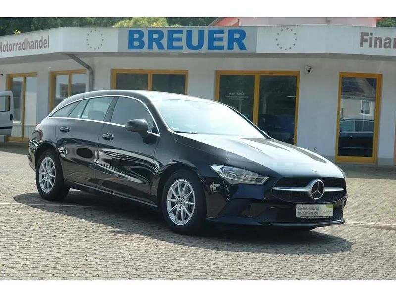 Gebraucht Mercedes CLA200 Shooting Brake 150 PS (110 kW) 2023 Schwarz Kombi