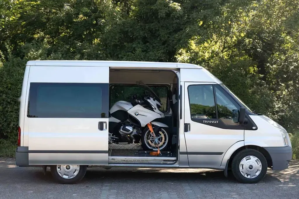 Gebraucht Ford Transit 110 PS (80 kW) 2009 Silber Van / Kleinbus