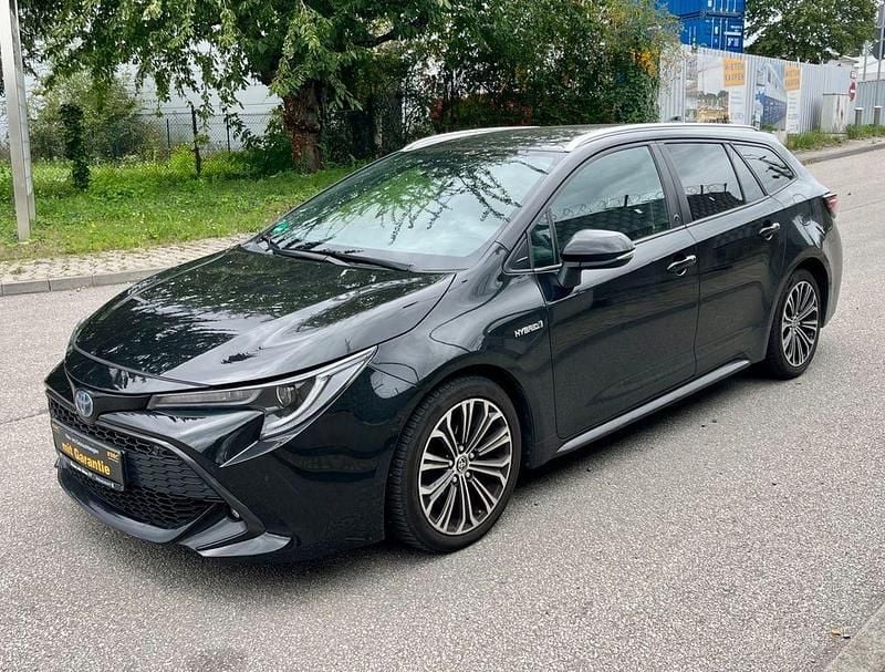 Schwarz Gebraucht 2020 Toyota Corolla Team Kombi | 15.990 € (Superpreis) - Bild 1/4
