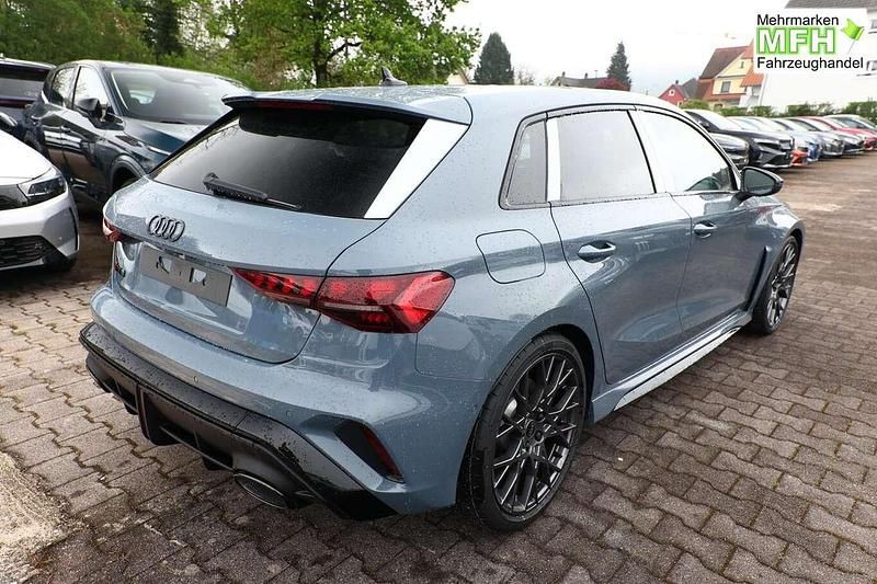 Neu Audi RS3 400 PS (294 kW) 2026 Kemoragrau metallic Limousine