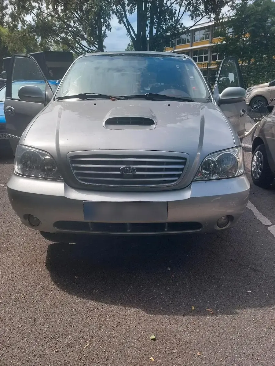 Gebraucht Kia Carnival 144 PS (105 kW) 2003 Silber Van / Kleinbus