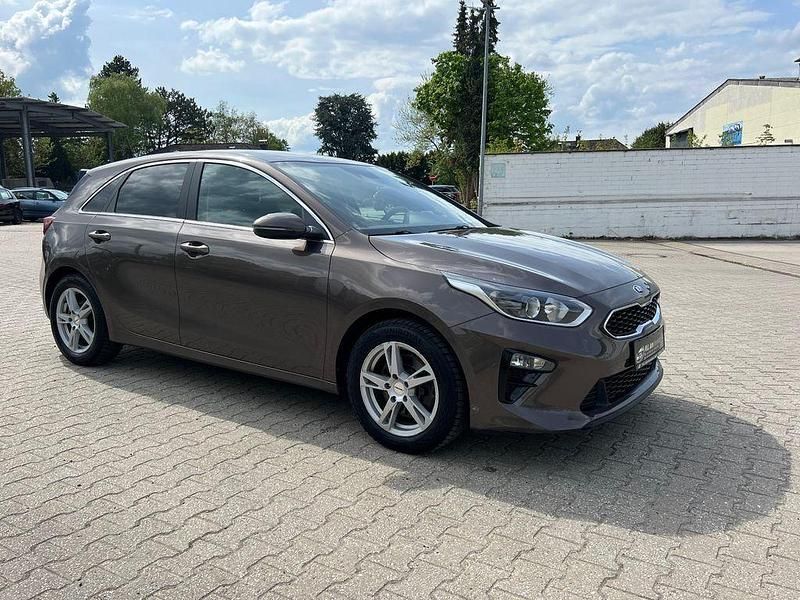Gebraucht Kia Ceed 101 PS (74 kW) 2020 Braun Kleinwagen