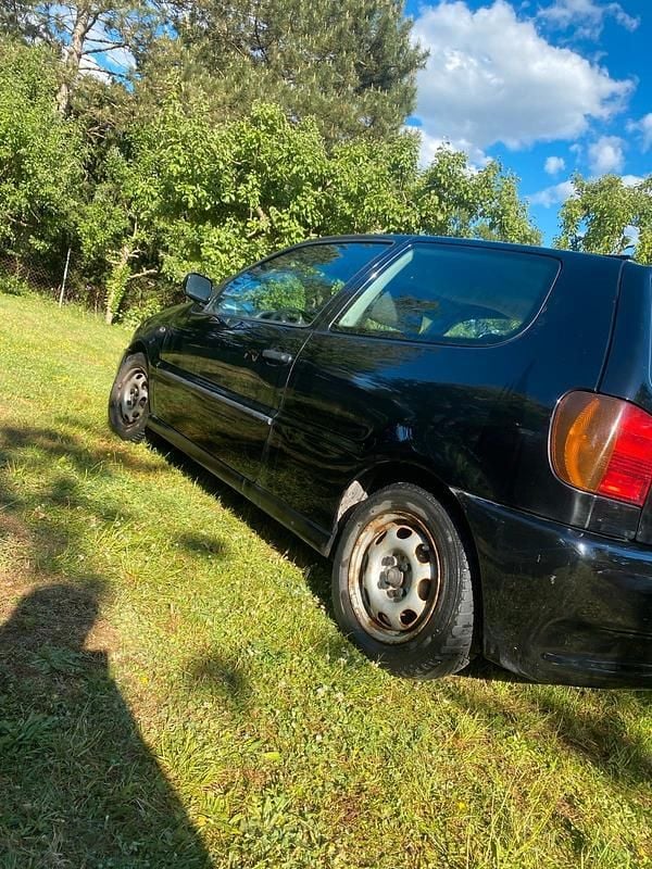 Schwarz Gebraucht 1997 VW Polo Sport Kleinwagen | 400 € - Bild 1/4