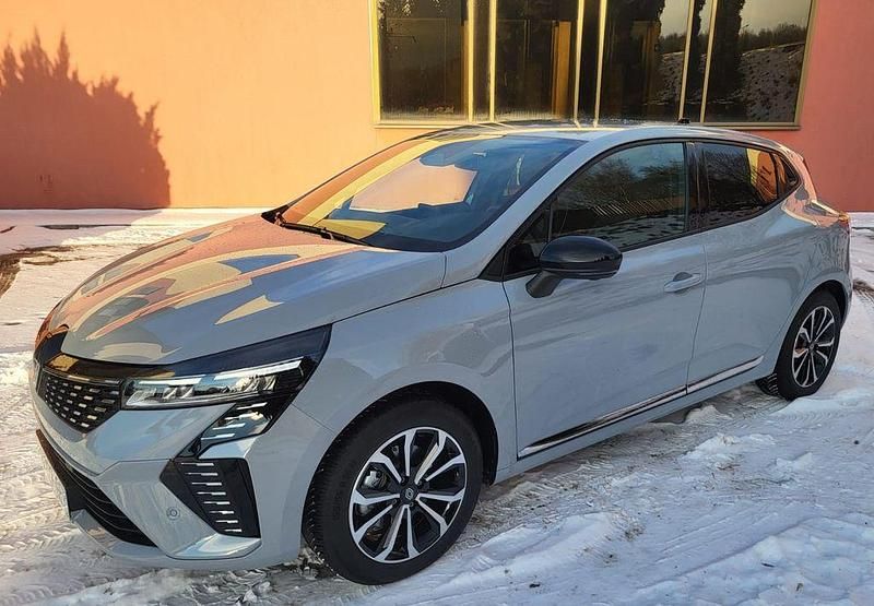 Grau Gebraucht 2025 Renault Clio V Techno Limousine | 21.890 € (Fairer Preis) - Bild 1/4