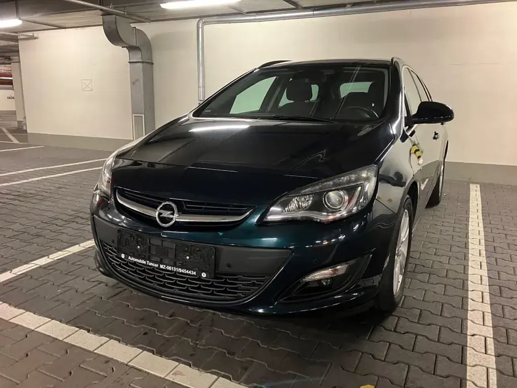 Gebraucht Opel Astra Edition 165 PS (121 kW) 2015 Grün Kombi