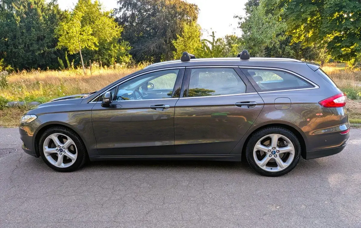 Gebraucht Ford Mondeo Titanium 150 PS (110 kW) 2015 Grau Kombi