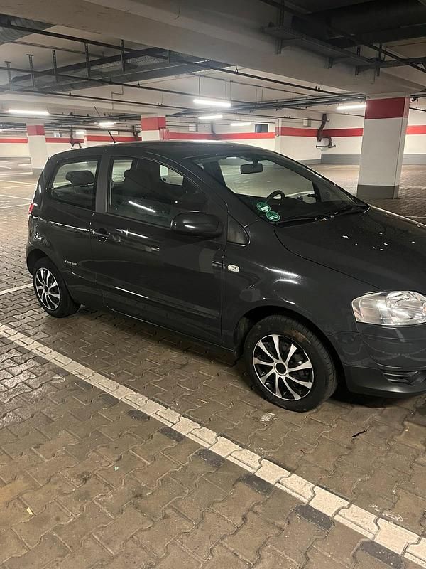 Gebraucht VW Fox 54 PS (39 kW) 2009 Grau Kleinwagen