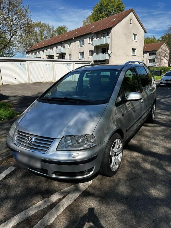 Silber Gebraucht 2009 VW Sharan Exclusive Van / Kleinbus | 6.750 € (Teuer) - Bild 1/4