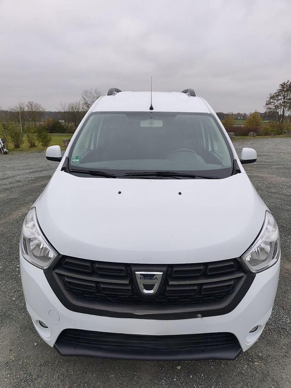 Weiß Gebraucht 2017 Dacia Dokker Kombi | 17.777 € - Bild 1/4
