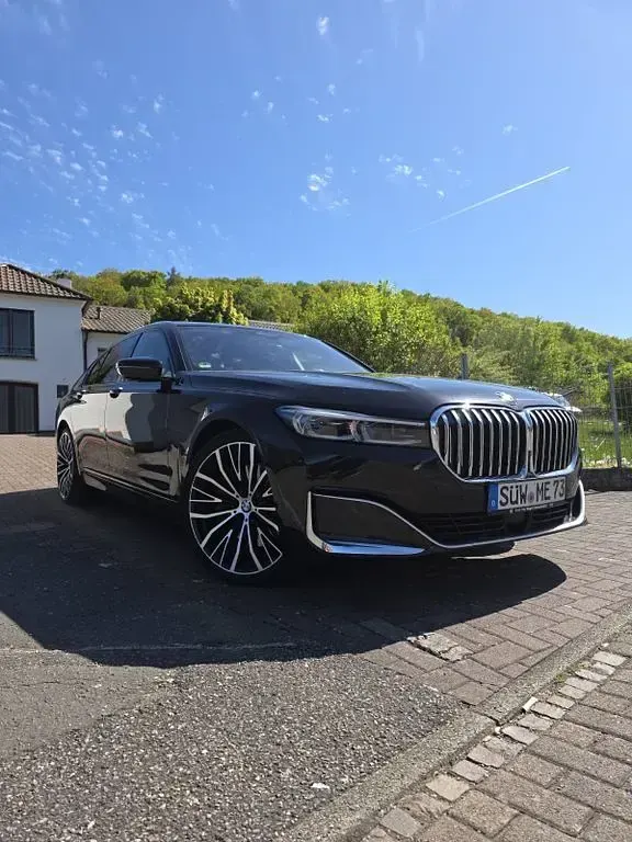 Gebraucht BMW 740 Sport Line 340 PS (250 kW) 2021 Schwarz Limousine