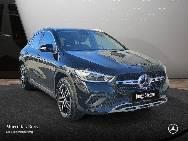 Second-hand Mercedes GLA250 Progressive 224 CP (164 kW) 2023 Negru SUV