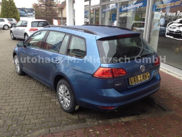 Gebraucht VW Golf VII Comfortline 110 PS (80 kW) 2014 Blau metallic Kombi