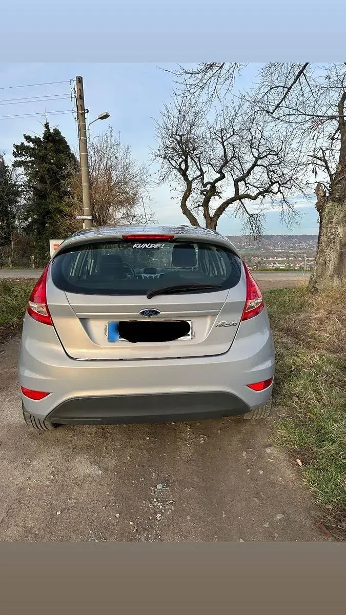 Używany Ford Fiesta Trend 60 KM (44 kW) 2012 Szary Sedan/Limuzyna