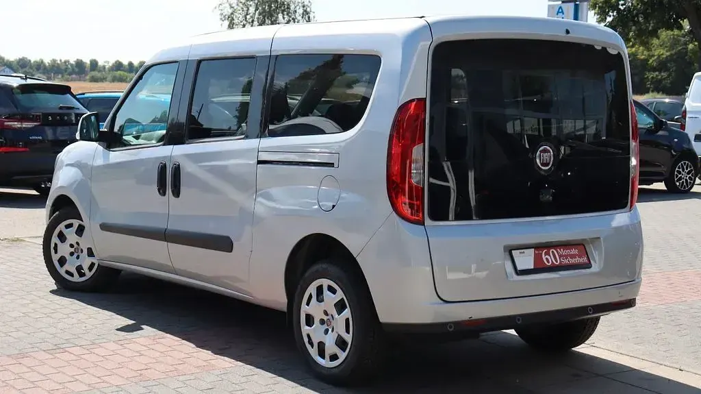 Gebraucht Fiat Doblò 105 PS (77 kW) 2021 Silber Van / Kleinbus