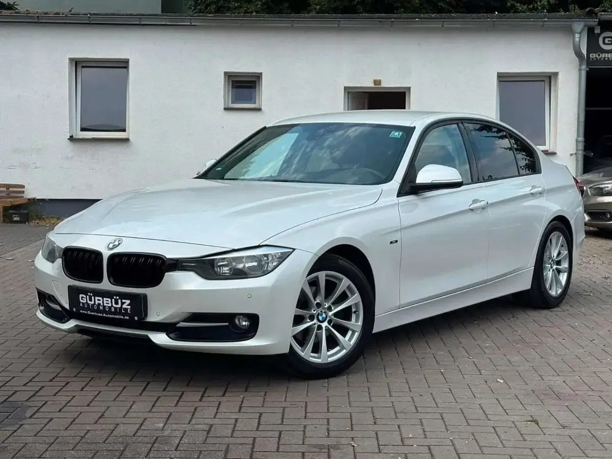 Gebraucht BMW 318 Sport Line 143 PS (105 kW) 2013 Mineralweiss Limousine