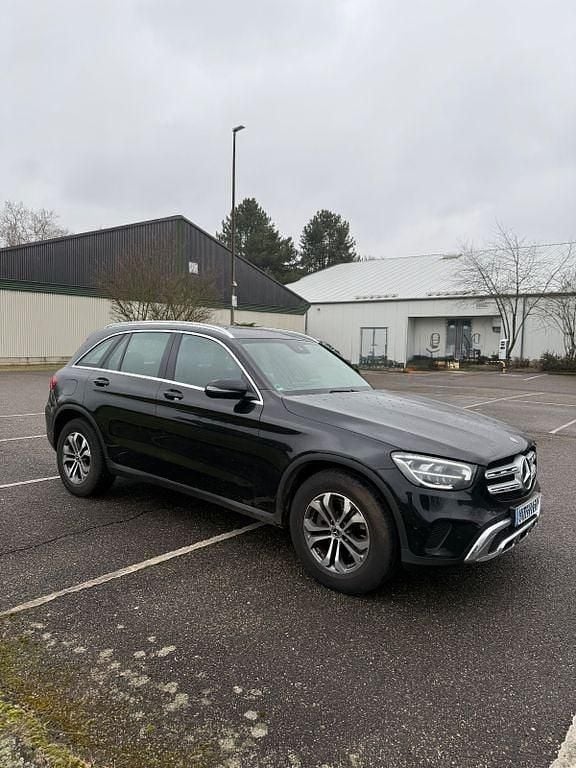 Gebraucht Mercedes GLC200 197 PS (144 kW) 2021 Schwarz SUV