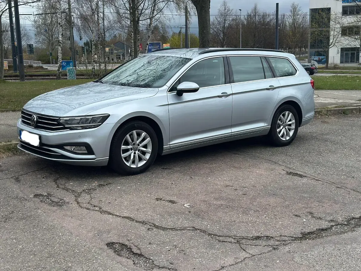 Gebraucht VW Passat Business 150 PS (110 kW) 2022 Silber Kombi
