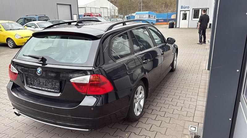 Gebraucht BMW 318 143 PS (105 kW) 2007 Schwarz Kombi