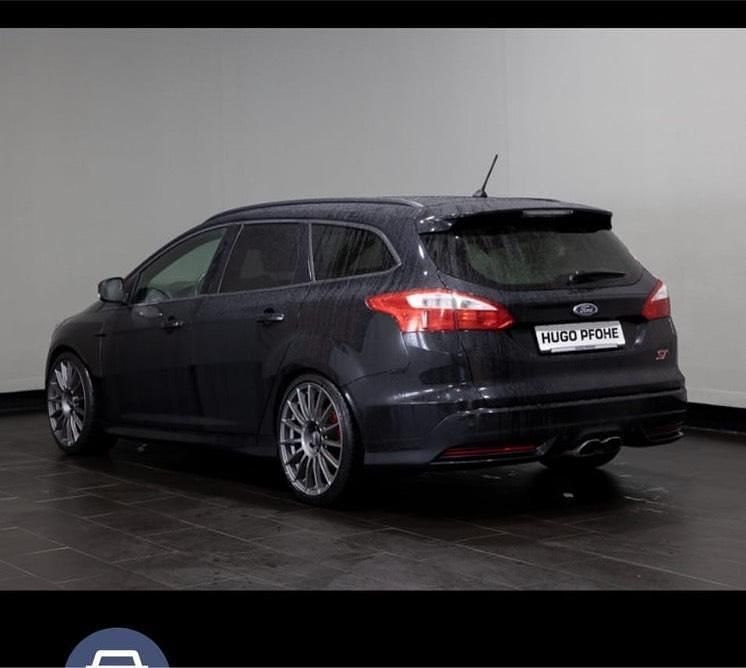 Schwarz Gebraucht 2012 Ford Focus ST Kombi | 7.500 € (Etwas zu teuer) - Bild 1/4