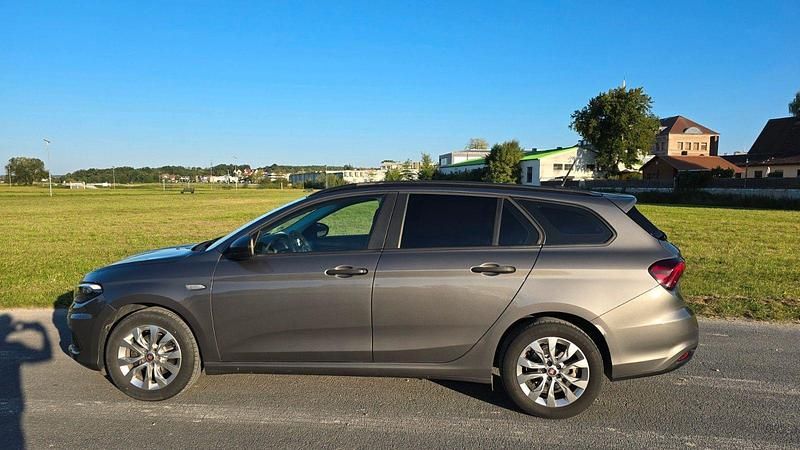 Grau Gebraucht 2018 Fiat Tipo Pop Kombi | 9.500 € (Guter Preis) - Bild 1/4