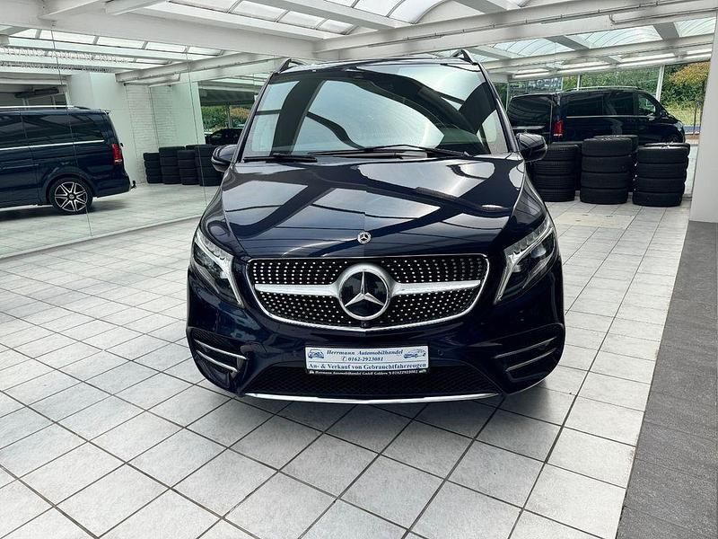 589 cavansitblau Gebraucht 2020 Mercedes V300 AMG Van / Kleinbus | 41.000 € (Guter Preis) - Bild 1/4
