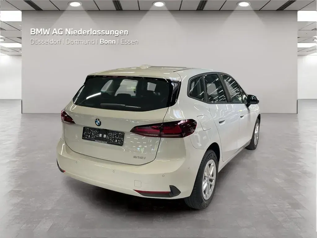 Gebraucht BMW 218 Active Tourer 136 PS (100 kW) 2023 Weiß Van / Kleinbus