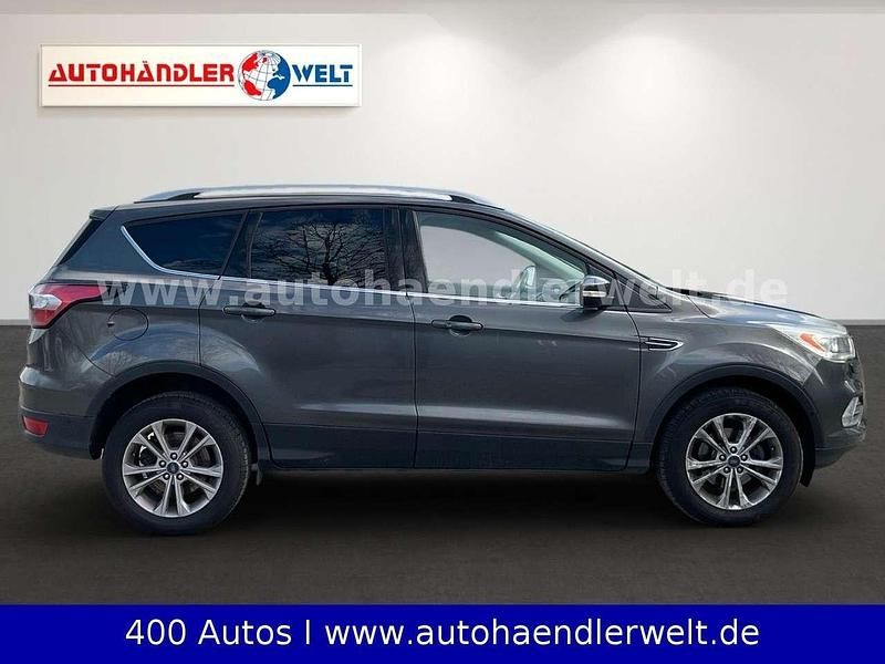Gebraucht Ford Kuga Titanium 150 PS (110 kW) 2017 Grau SUV