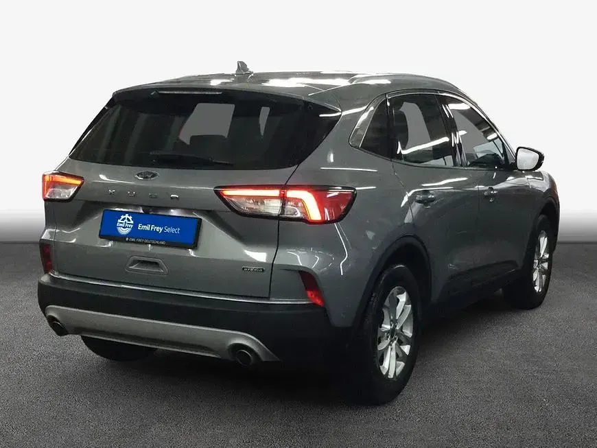 Usado Ford Kuga Titanium 152 HP (111 kW) 2022 Prateado SUV