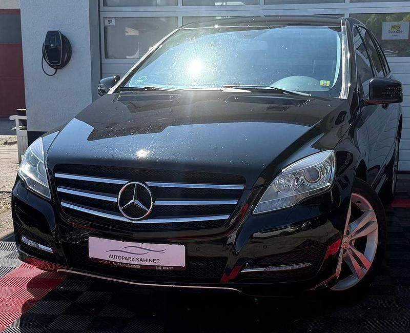 Schwarz Gebraucht 2012 Mercedes R350 Van / Kleinbus | 17.799 € (Teuer) - Bild 1/4