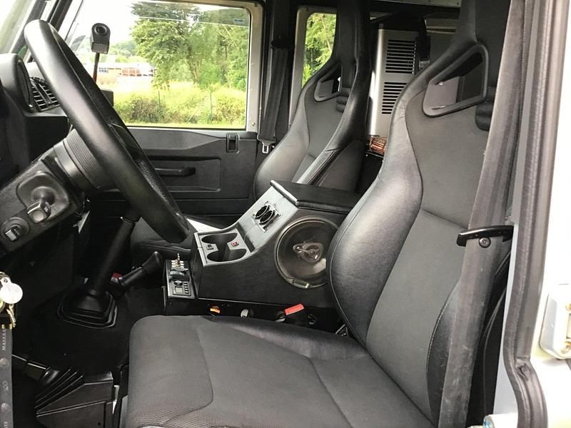 Gebraucht Land Rover Defender 122 PS (89 kW) 2012 Silber Van