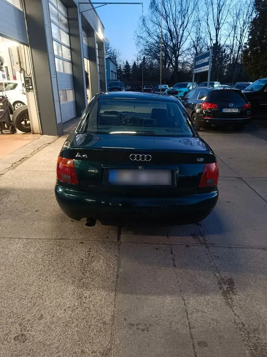 Gebraucht Audi A4 Performance 125 PS (91 kW) 1995 Grün Limousine