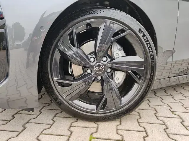 Neu Audi A6 e-tron S-Line 314 kW (428 PS) 2026 Grau Kombi