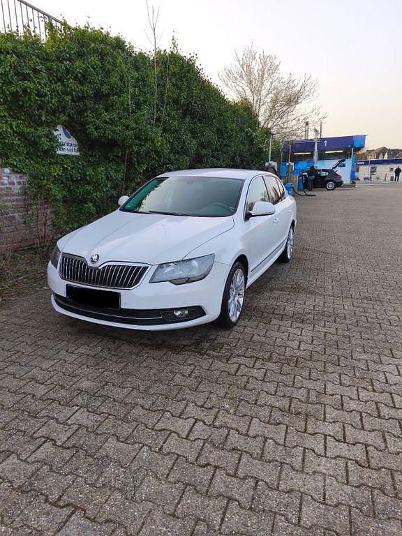 Gebraucht Skoda Superb Elegance 260 PS (191 kW) 2014 Weiß Limousine