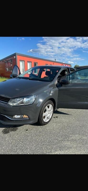 Grau Gebraucht 2015 VW Polo Kleinwagen | 5.500 € (Fairer Preis) - Bild 1/4