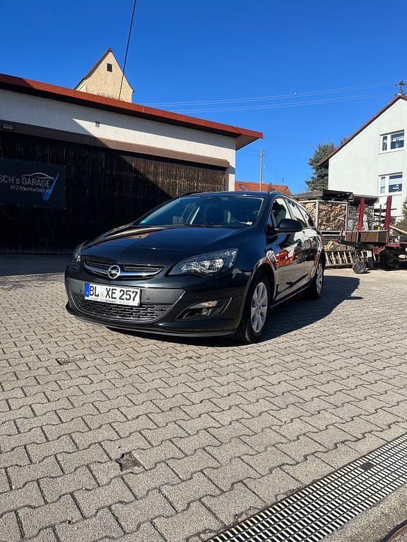 Gebraucht Opel Astra Exklusiv 140 PS (102 kW) 2015 Schwarz Kombi