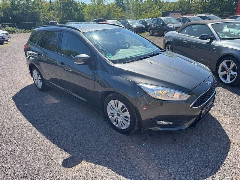 Gebraucht Ford Focus 125 PS (91 kW) 2018 Grau Limousine
