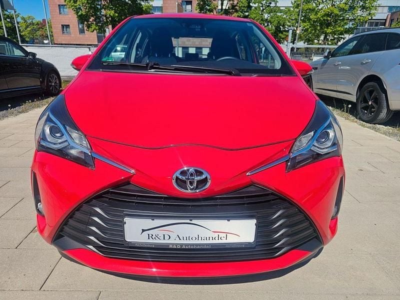 Gebraucht Toyota Yaris Comfort 111 PS (81 kW) 2020 Rot Limousine