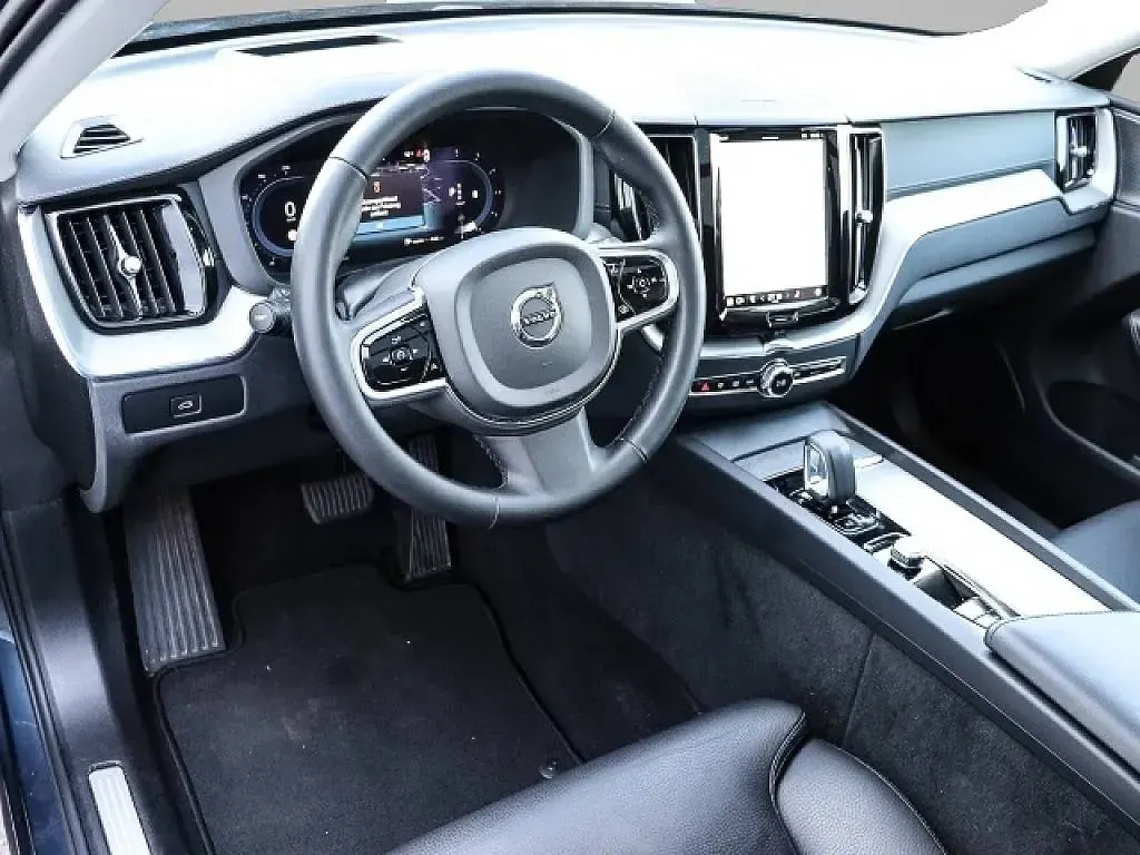 Używany Volvo XC60 Ultimate 197 KM (144 kW) 2023 Niebieski SUV