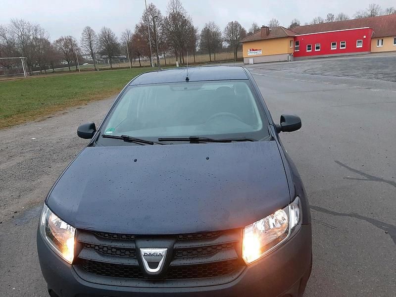 Gebraucht Dacia Sandero 73 PS (53 kW) 2015 Blau Kleinwagen