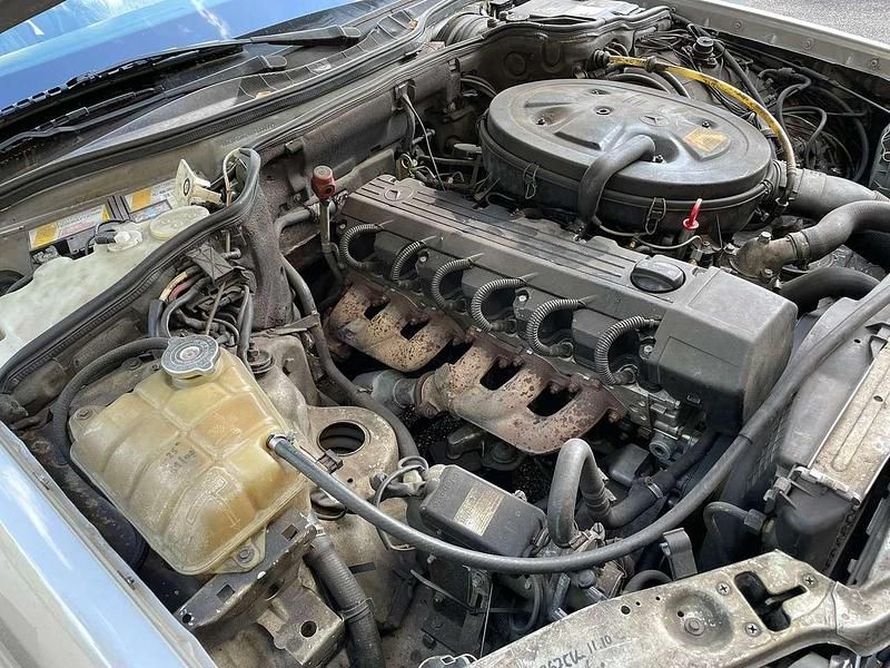 Silber Gebraucht 1985 Mercedes S260 Limousine | 11.000 € - Bild 1/4