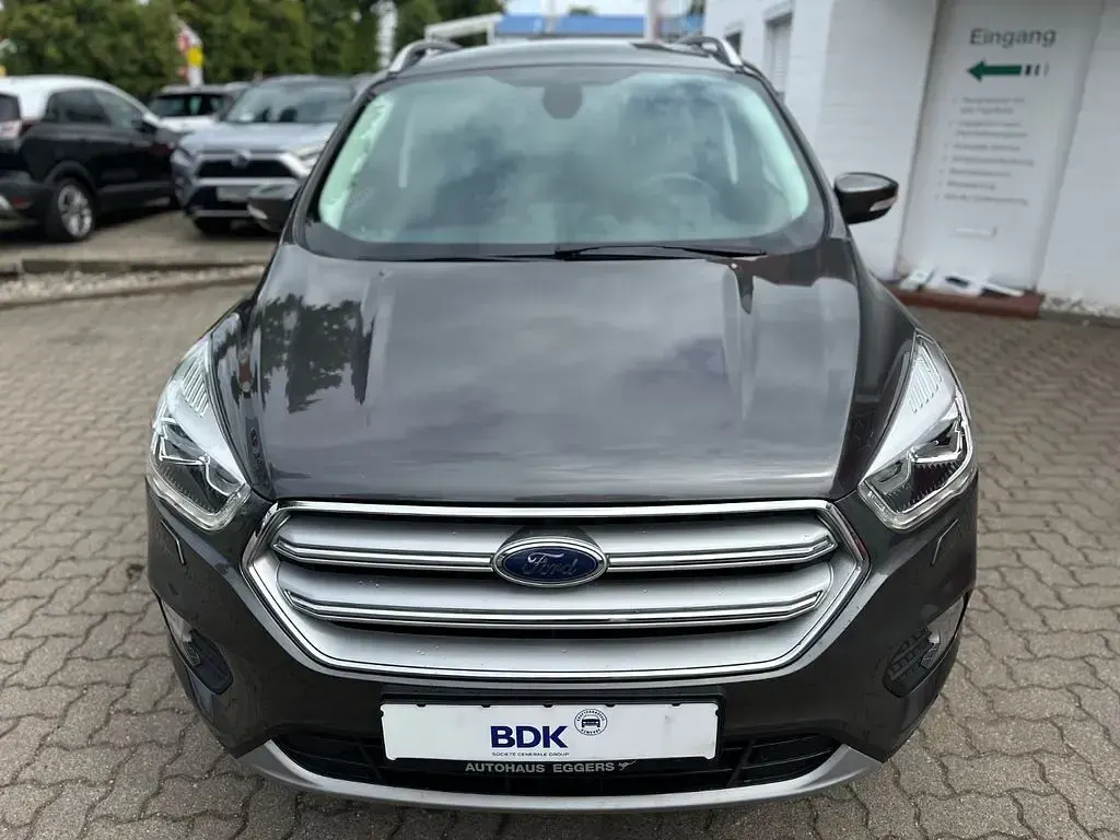 Gebraucht Ford Kuga Titanium 150 PS (110 kW) 2017 Grau SUV