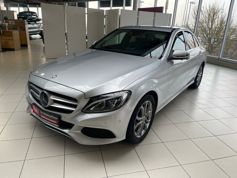 Grau Gebraucht 2017 Mercedes C300e Limousine | 20.490 € (Fairer Preis) - Bild 1/4