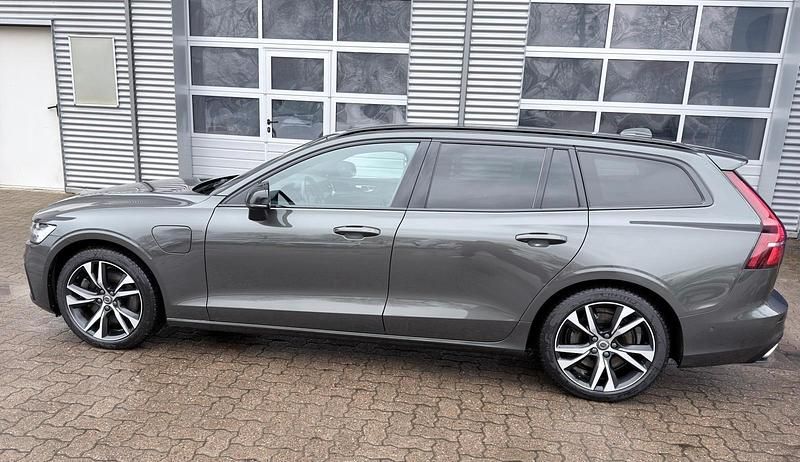 Gebraucht Volvo V60 Plus 398 PS (292 kW) 2022 Grau Kombi